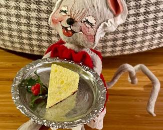 1996 ANNALEE CHRISTMAS HOSTESS MOUSE