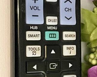 SAMSUNG FLAT SCREEN TV w/REMOTE