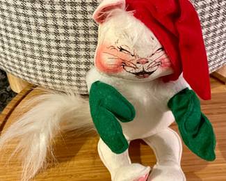 1989 ANNALEE 10" CHRISTMAS KITTEN with MITTENS (ITEM #8064)