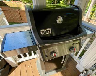 WEBER "SPIRIT" 2-BURNER GAS GRILL with FOLDING SHELVES and COVER