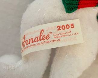 2005 ANNALEE CLASSIC SNOWMAN CHRISTMAS ORNAMENT
