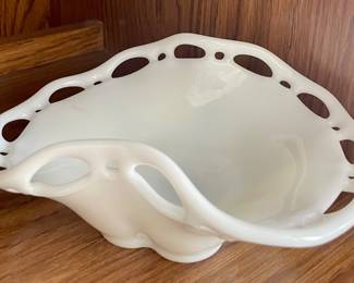 ANTIQUE OPEN LACE BOWL