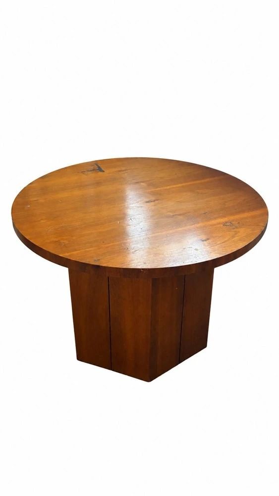 Lane round drum table / end table – Lane Altavista, Virginia stamp, style 1097-22, side table with faceted base | Lot 1001, bids start at $75