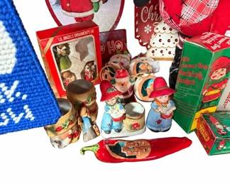 Christmas decoration lot – Santa, snowman & holiday figures | Lot 1200, bids start at $10