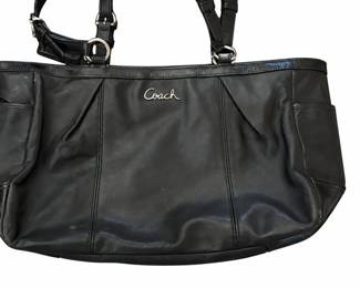 Coach-marked black shoulder tote / purse, style F17721 – handbag | Lot 1129, bids start at $25