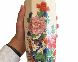 Toyo Japan vase – cream octagonal floral vase | Lot 1139, bids start at $5
