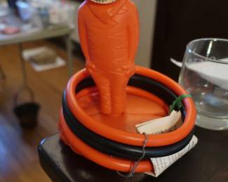 tony  the  tiger   ring  toss  game
