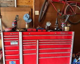 Large vintage snap on tool box