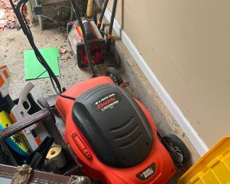 Black and Decker Electric Lawnmower Works Great!