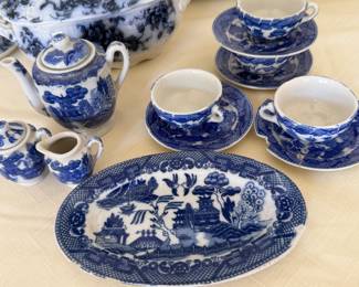 old Blue Willow childs tea set
