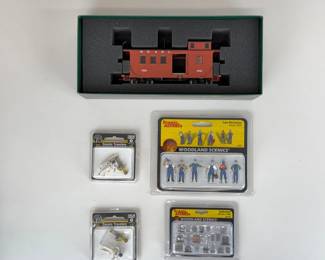 Lot 046  Model Railroad Lot  SRRL 559 Caboose, Woodland Scenics Figures  Accessories