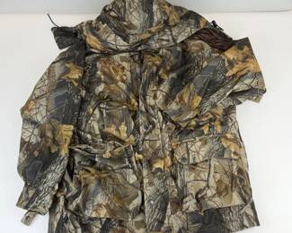 Lot 106  Remington Hardwoods HD Camouflage Insulated Hunting Jacket with Hood  Mens Medium