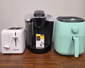 Lot 204  Lot of 3 Kitchen Appliances  Keurig K60 Coffee Maker, Cuisinart Toaster  Dash Air Fryer