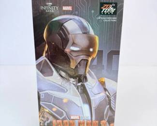 Lot 055  ZD Toys Marvel Infinity Saga Iron Man XL  Iron Man 3 Action Figures