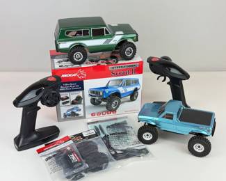 Lot 048  Lot of 2 Redcat RC Rock Crawlers  International Scout II  Pickup Truck with Remotes