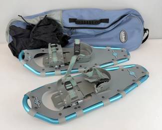 Lot 095  Winter Walker 25 Aluminum Snowshoes with Bindings, Gaiters  L.L.Bean Carrying Bag