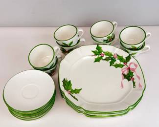 Lot 097  N.S. Gustin Co. Christmas Holly Dinnerware Set  20 Pieces  Plates, Cups  Saucers