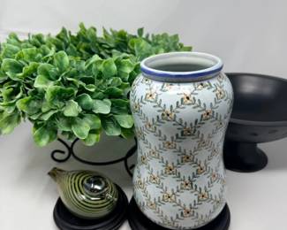 49 HandPaintedPortugueseVase18BayLeafRingWoodPedestalBowl