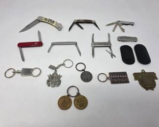 150 13VintageFoldingPocketKnivesandKeychainLot