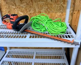 41 BlackDeckerElectricHedgeTrimmer20inCord