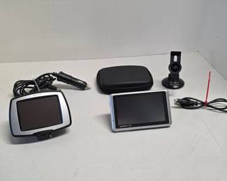 107 GarminNuvi1300GarminStreetPilotc330WithAccessories