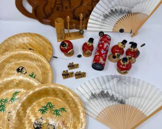 112 VintageEastAsianHandCarvedMahoganyTrayKaleidoscopeSouvenirs