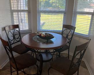Breakfast nook vintage style dining table with 4 chairs
