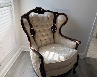 Elegant vintage Chair sold with set