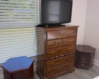 Vintage brown dresser and 2 night stands / mini cabinets