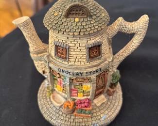 COLLECTION OF TEAPOTS