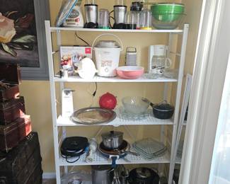 Various kitchen ware & Pyrex