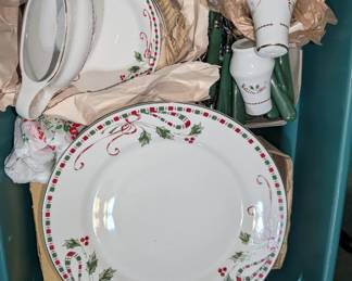Tartan Ribbon by Home Essentials large Christmas dishes set