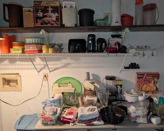 Lots of vintage kitchenalia