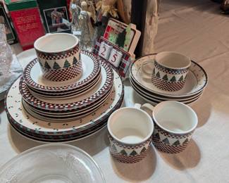 Debbie Mumm Sakura Santa's Spirit Christmas dishes