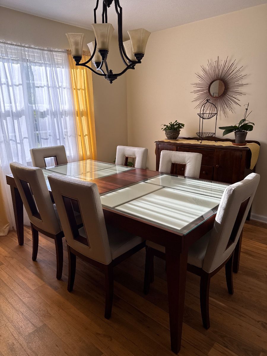 Contemporary table 6 chairs $500