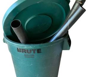 365 - Brute Rubbermaid Trashcan w/ Contents