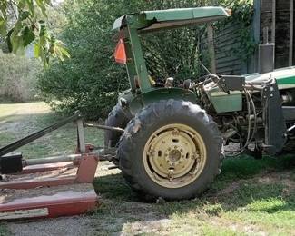 224 - 1972 John Deere 2030 Tractor w/ attachments (Description): W/ Bucket & Bush Hog Attachments - 36,000 hours Used as is electric/electronic/mechanical item. No guarantee all components, untested.