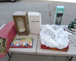 Lot 76. Large group of Christmas decorations