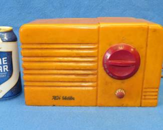 Lot 44. RCA 9TX5 Little Nipper radio for parts or repair. Marbleized Catalin case which has major damage on the side.