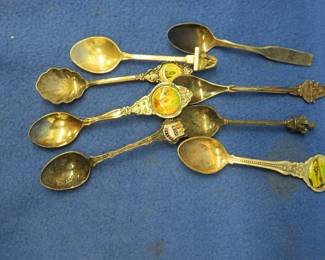 Lot 115. Souvenir spoons, most are marked silverplate, one is marked Oneida LTD Silversmiths. Total weight is 144 grams
