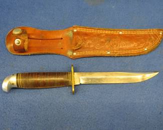 Lot 39. Vintage Western fixed-blade hunting knife with leather sheath