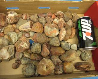 Lot 438. Agates and more.