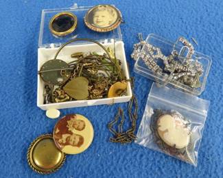Lot 83. Jewelry pieces for repair