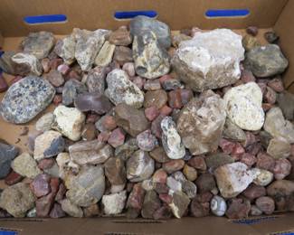 Lot 392. Agates and other rocks. 