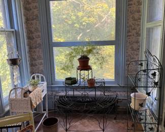 Amazing wire planter rack is 3'8 x 2'5 x 3'3