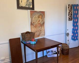 Mid-Century Modern card table with 2 additional leaves