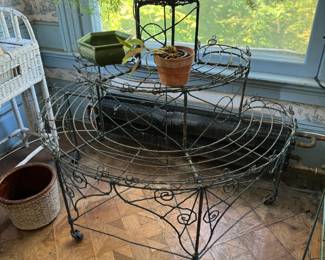 Amazing wire planter rack is 3'8 x 2'5 x 3'3