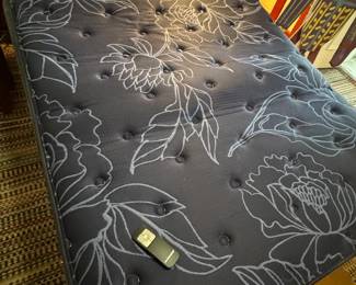 Queen adjustable bed with remote, nice, newer, clean. Serta.
