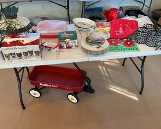 More Christmas decoration and Little red wagon