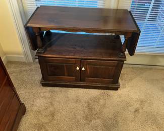 Dropleaf end table
